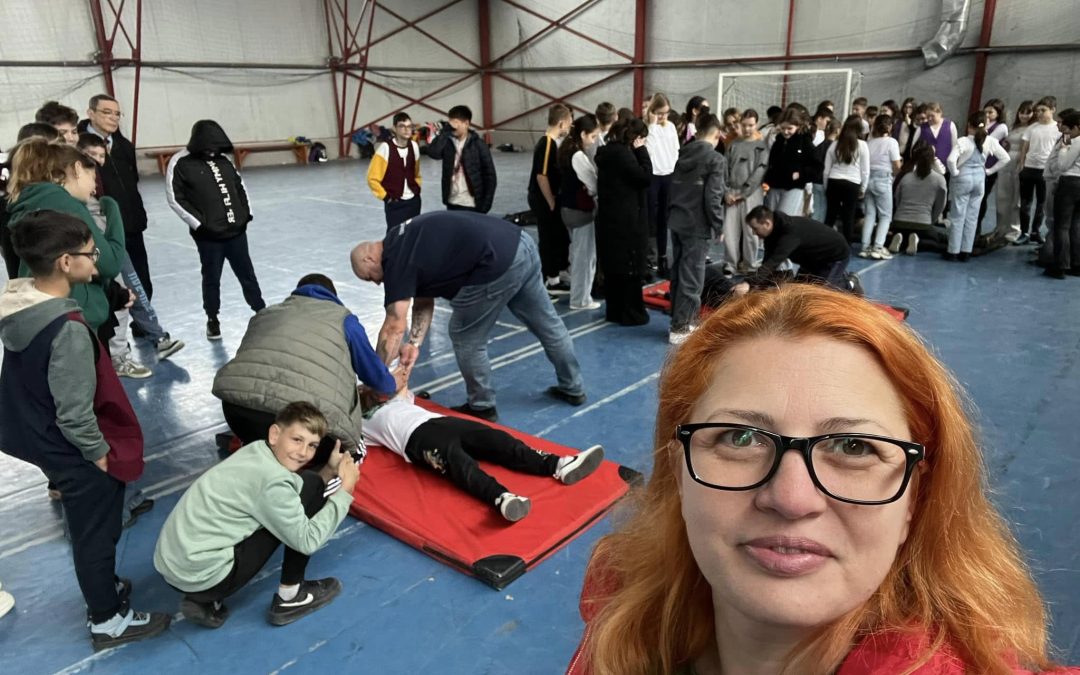 Curs de prim ajutor la scoala din Jebel