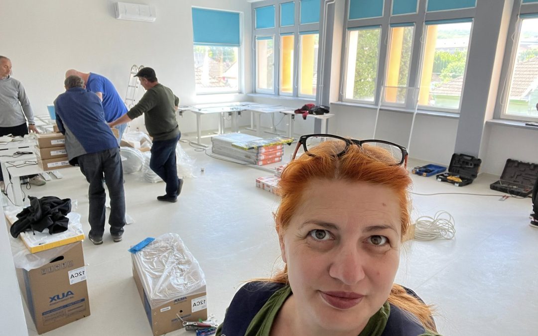 LUCRAM LA SALA DE ROBOTICA DIN HUNEDOARA